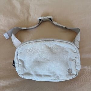 Lululemon Everywhere Belt Bag 1L Light Sage / Gray